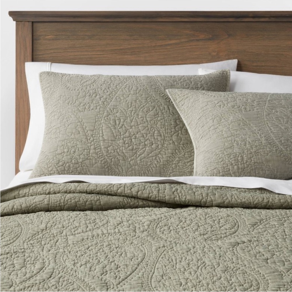 2!!! King Garment Washed Paisley Stitch Quilt
Sham Moss Green - Threshold